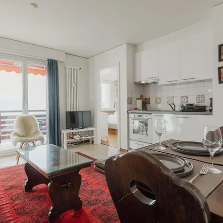 Avec Vue Spectaculaire Sur Les Montagnes *