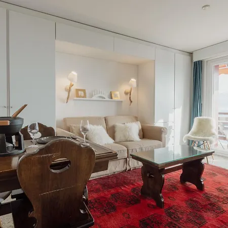 Avec Vue Spectaculaire Sur Les Montagnes * 克莱恩 蒙塔纳